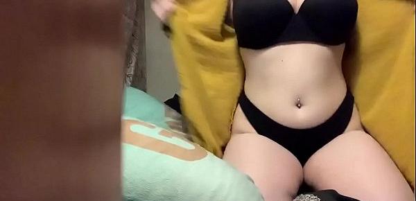  Busty cam model Bee fucks themselves